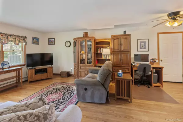 East Northport, NY 11731,15 Christine LN