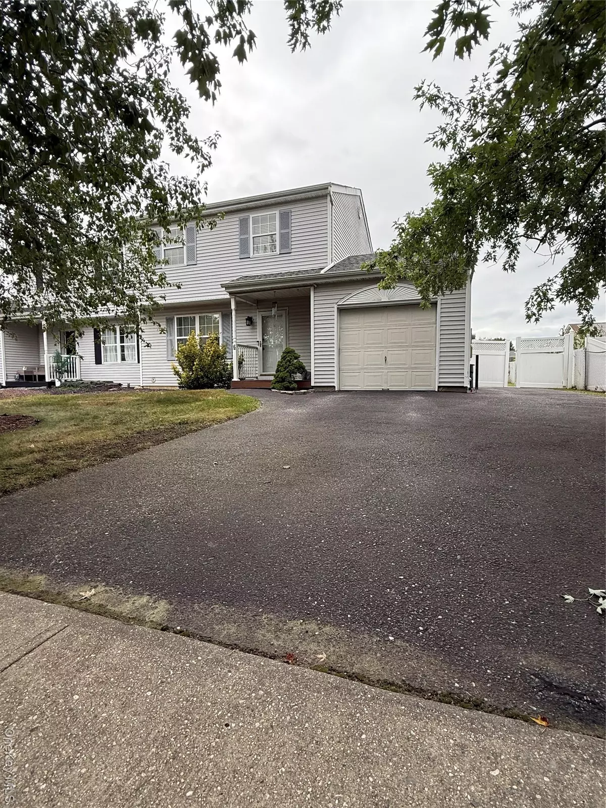 Central Islip, NY 11722,6 Walnut ST