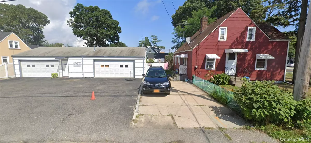 Copiague, NY 11726,225 Oak ST