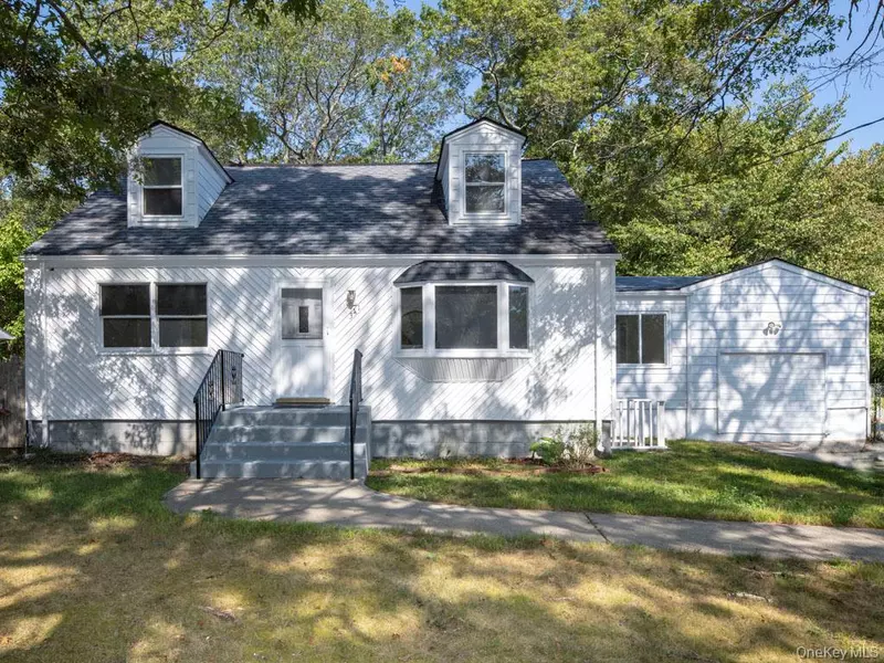 341 Mill RD, Medford, NY 11763