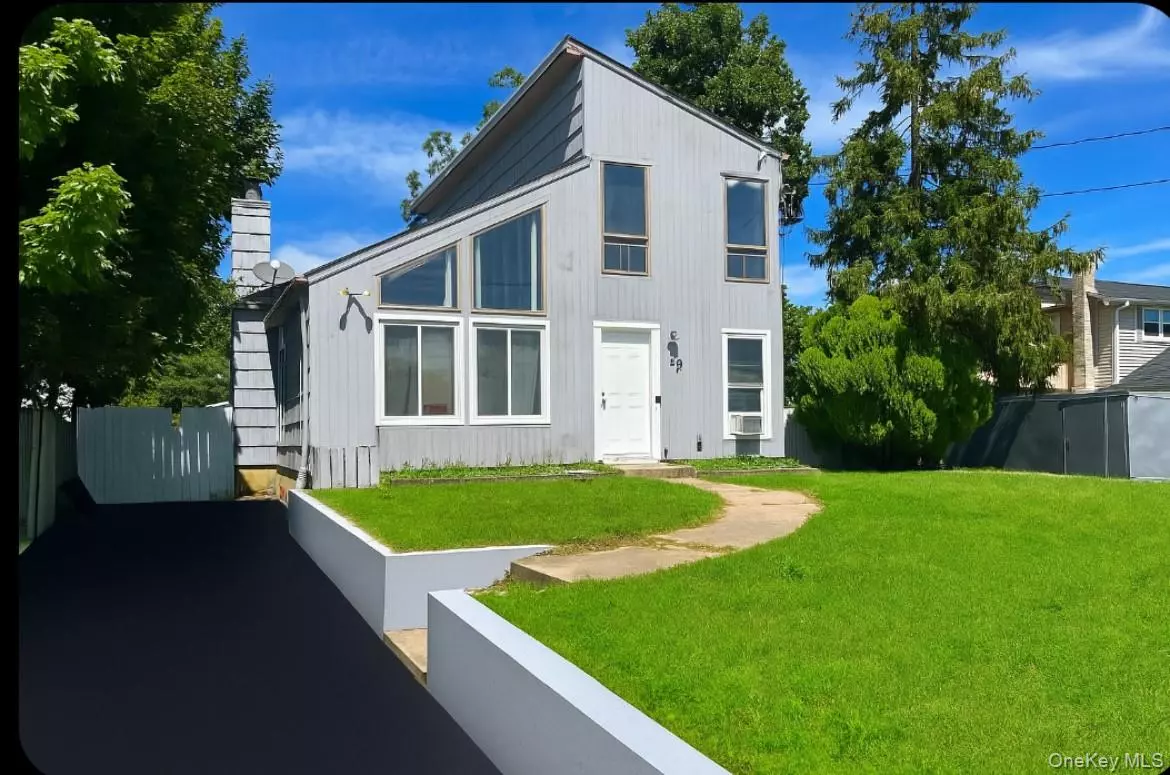 Shirley, NY 11967,85 Saint George DR