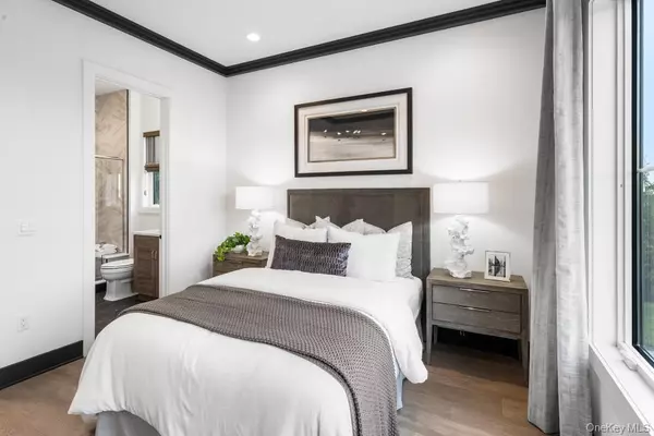 Manhasset, NY 11030,23 Sequoia CIR #23