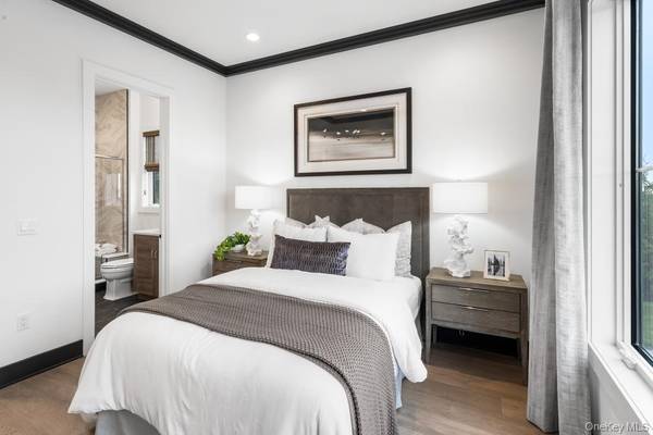 Manhasset, NY 11030,23 Sequoia CIR