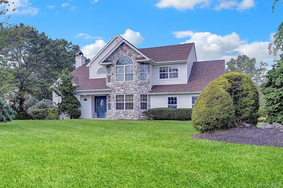 4 Patty Ann CT, Port Jefferson Station, NY 11776