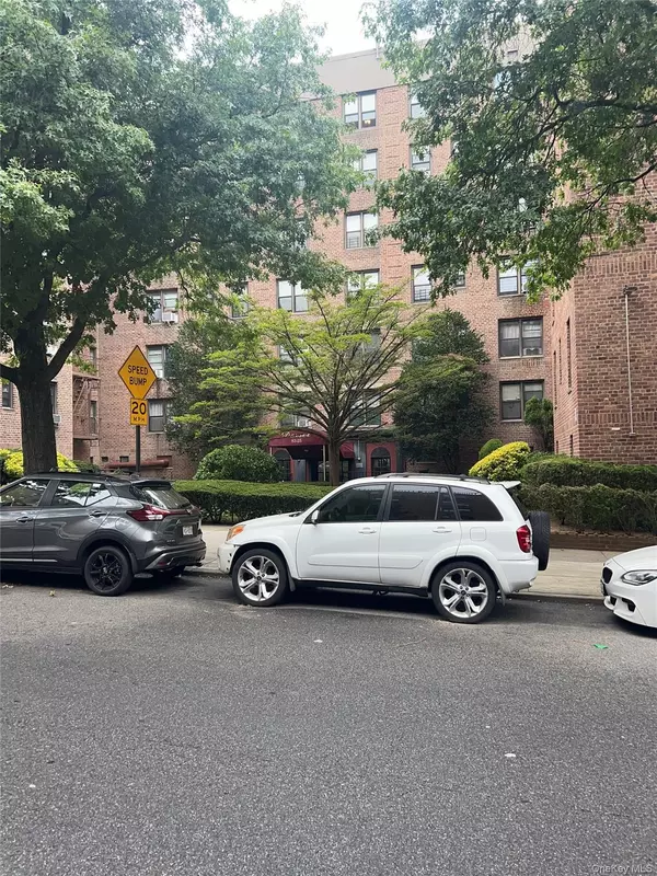 Woodhaven, NY 11421,83-25 98th Street #2C