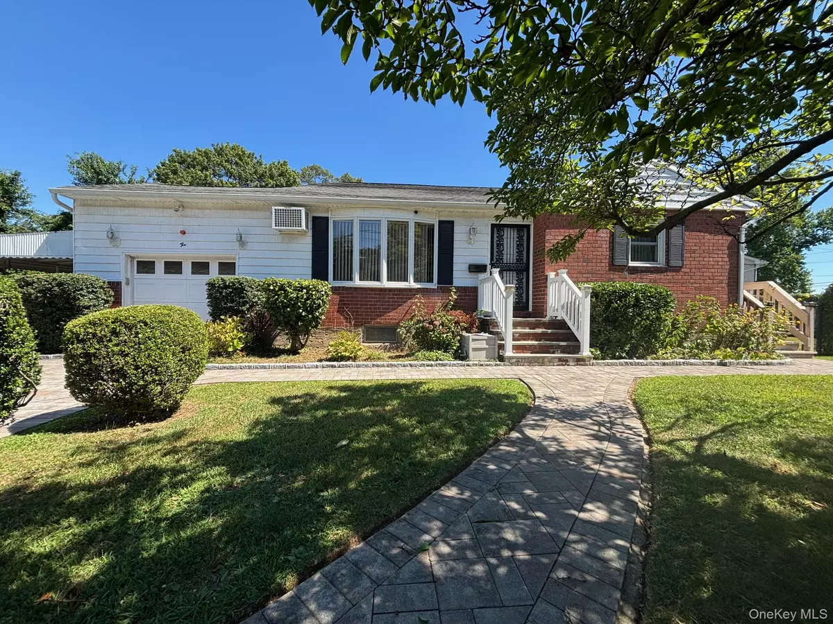 West Babylon, NY 11704,10 13th AVE