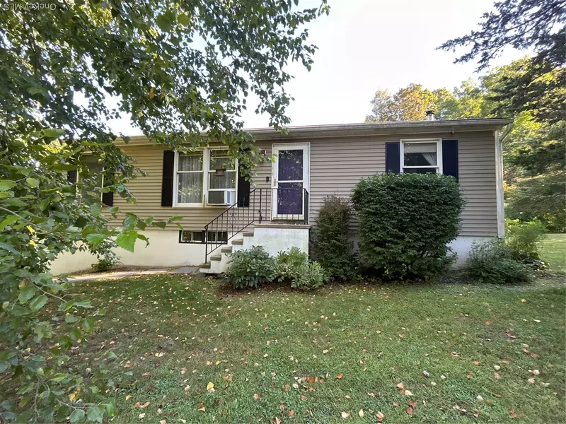 5 Red Cedar LN, Millerton, NY 12546