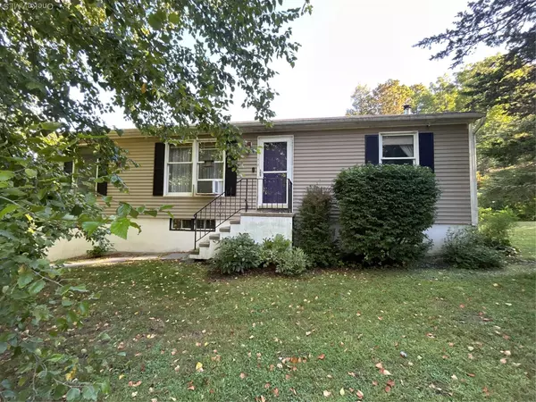 5 Red Cedar LN, Millerton, NY 12546
