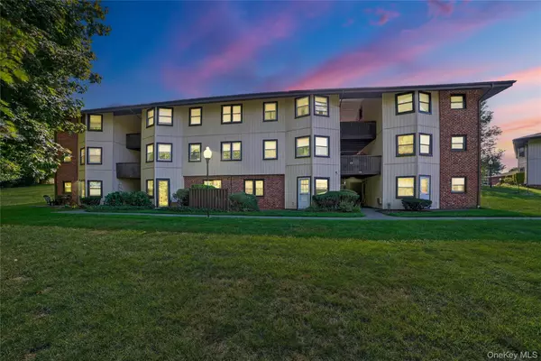 Yorktown Heights, NY 10598,15 Essex PL #15K