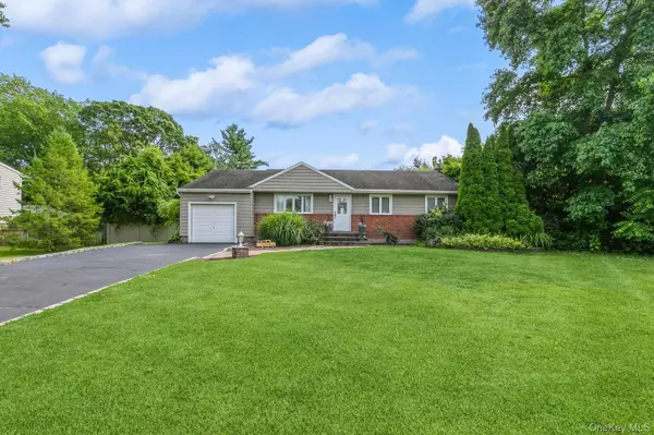 East Northport, NY 11731,4 Magenta LN