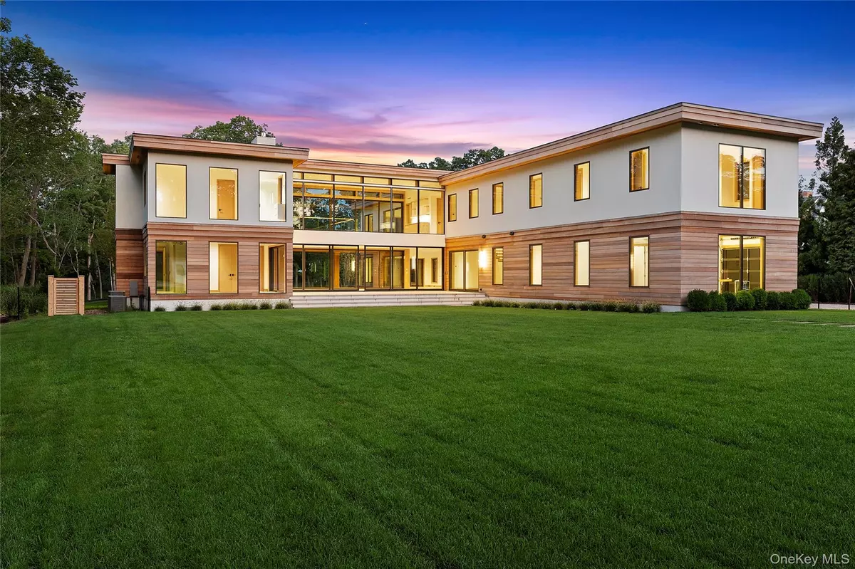 North Haven, NY 11963,27 Fresh Pond RD