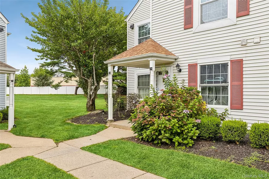 184 Fairview CIR, Middle Island, NY 11953