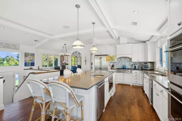 Remsenburg, NY 11960,49 Tuthill LN