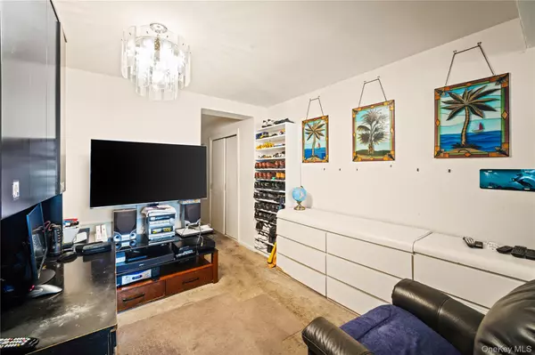 Bayside, NY 11364,211-02 75th AVE #1-L