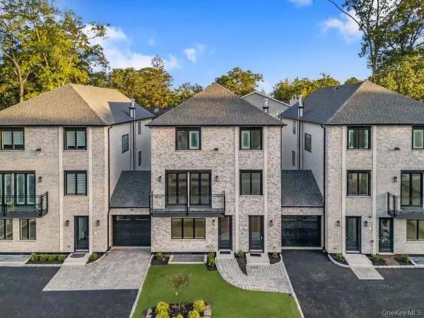 Spring Valley, NY 10977,27 Ellish Pkwy #103