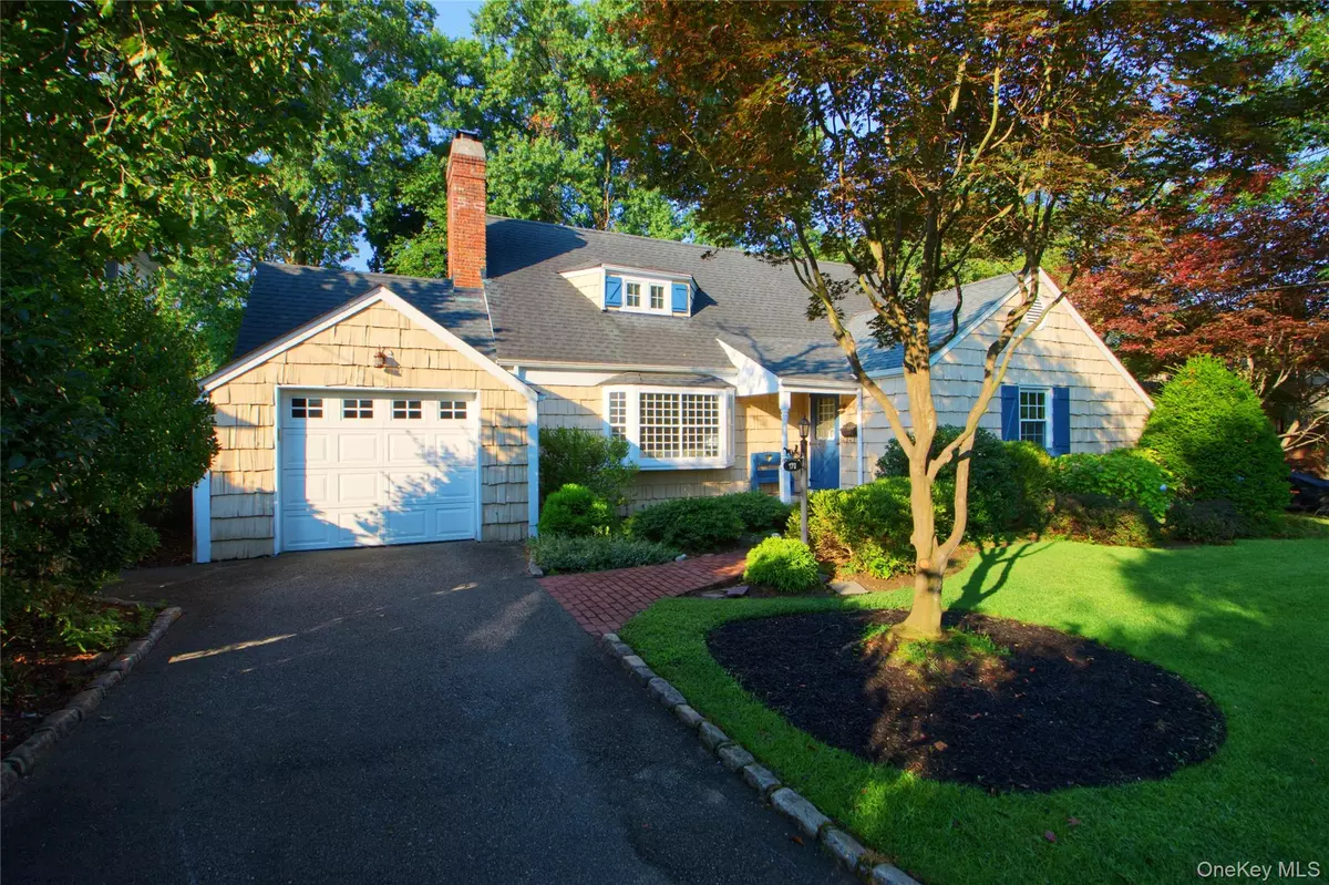 Floral Park, NY 11001,170 Oak ST