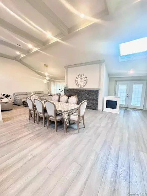 Woodmere, NY 11598,573 Fairway DR