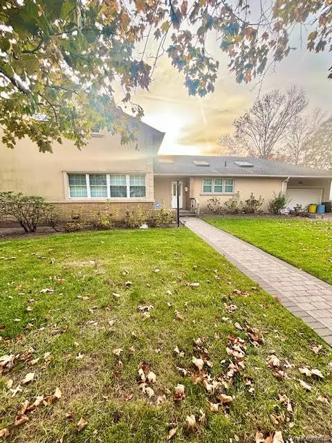 Woodmere, NY 11598,573 Fairway DR
