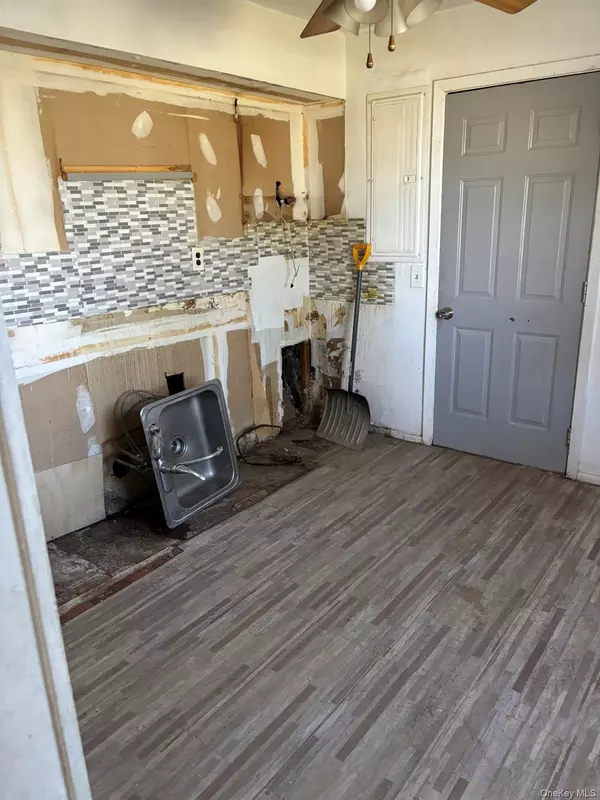 Levittown, NY 11756,122 Old Oak LN