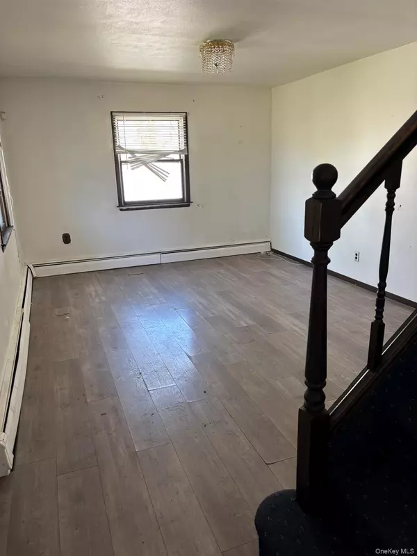 Levittown, NY 11756,122 Old Oak LN