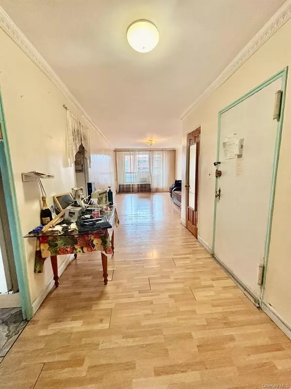 Rego Park, NY 11374,98-20 62 DR #14C