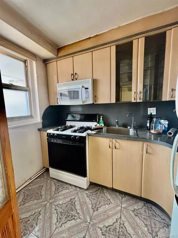 Rego Park, NY 11374,98-20 62 DR #14C