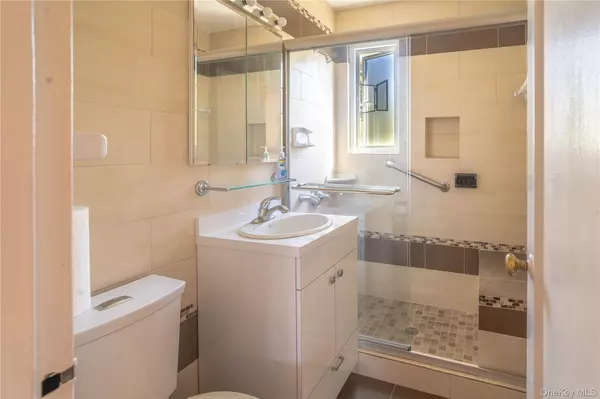 Oakland Gardens, NY 11364,68-57 Bell Blvd #68-57