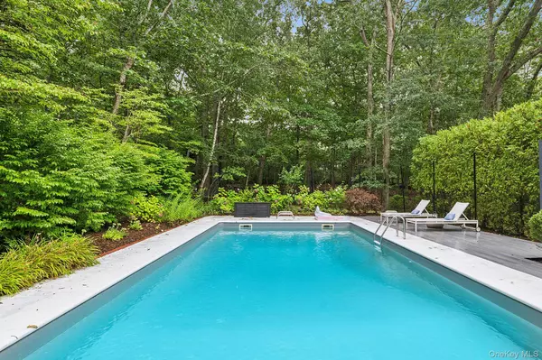 Southampton, NY 11963,2723 Deerfield RD