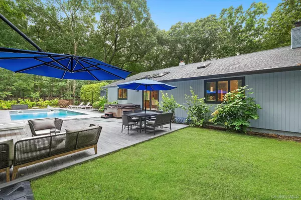 Southampton, NY 11963,2723 Deerfield RD