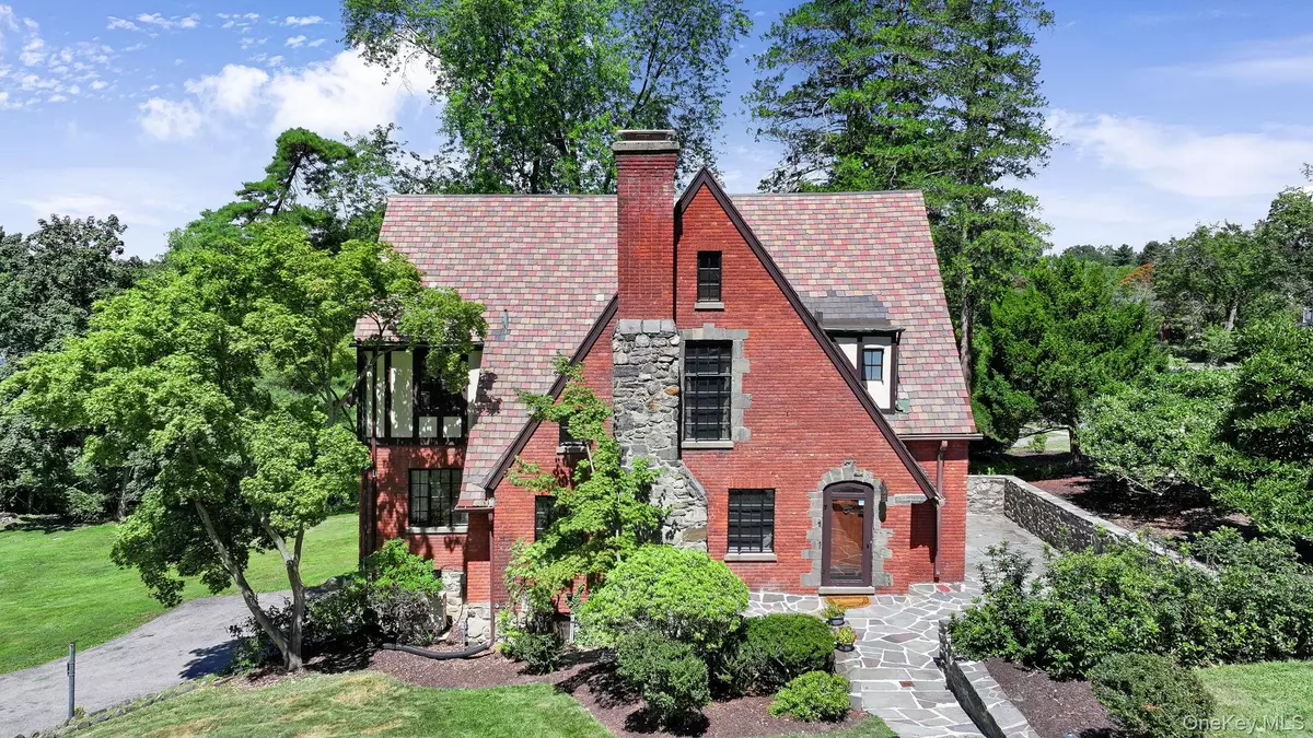 Poughkeepsie, NY 12601,11 Seaman RD