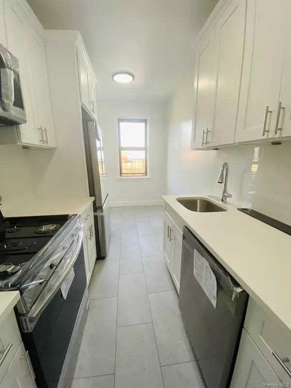 Woodside, NY 11377,61-09 39 AVE #J5