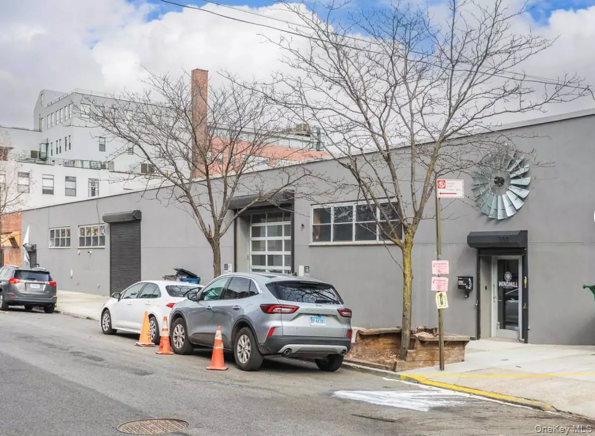 Brooklyn, NY 11222,300 Kingsland AVE