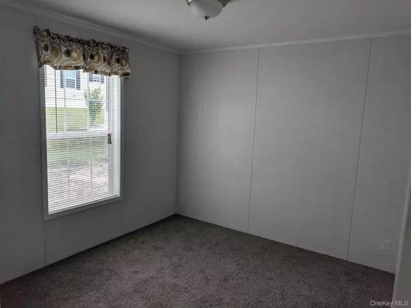 New Windsor, NY 12553,412 Sandgate DR