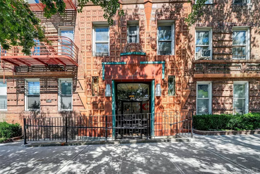 601 Pelham Pkwy #106, Bronx, NY 10467