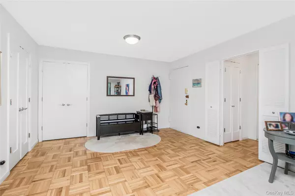 Bronx, NY 10463,3333 Henry Hudson Pkwy #2R
