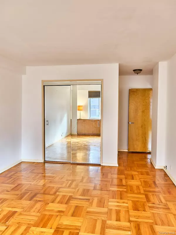 New York (manhattan), NY 10022,411 E 53rd ST #8L