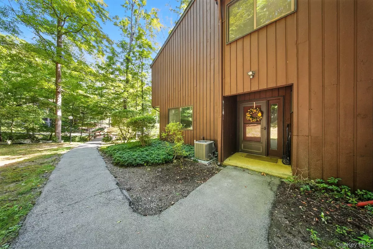Woodbury, NY 10930,4 Aspen CT