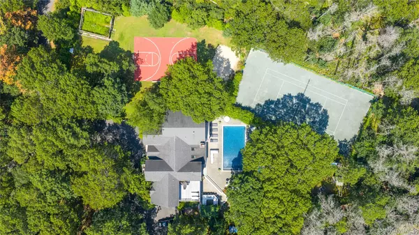 East Quogue, NY 11959,9 Rosebud Lane