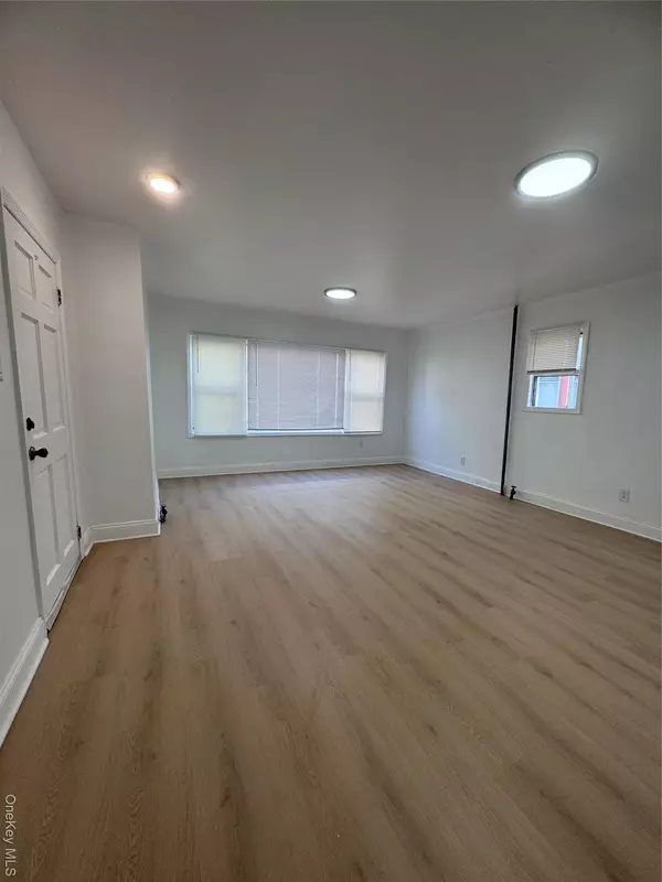 4036 67th ST, Woodside, NY 11377