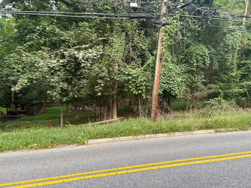 Dark Hollow RD, Port Jefferson, NY 11777