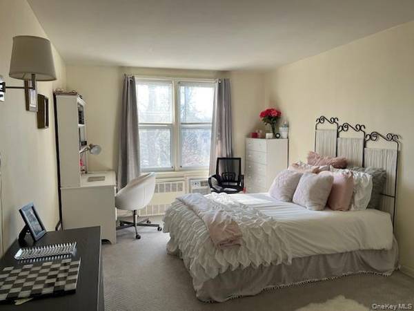 24120 Northern BLVD #3H, Douglaston, NY 11362