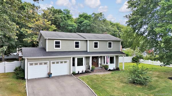9 Pamela DR, Ridge, NY 11961