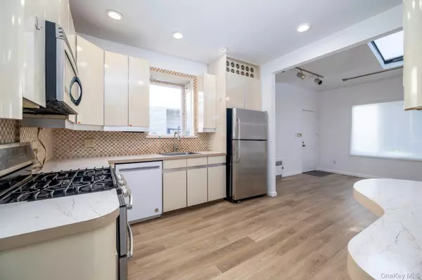 Woodmere, NY 11598,888 Cambridge RD