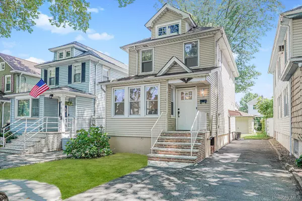 Staten Island, NY 10314,13 Hawthorne AVE