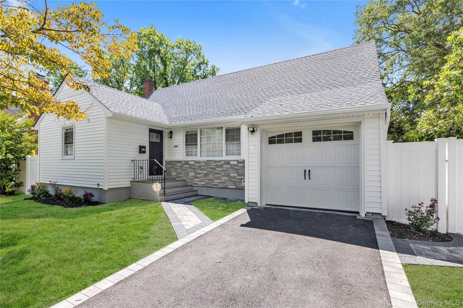 3773 W Arthur AVE, Seaford, NY 11783