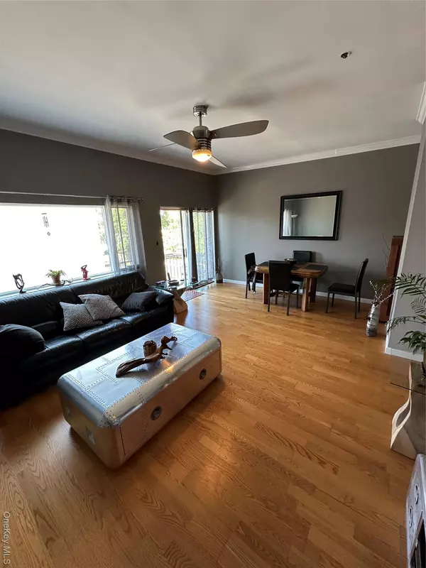Lynbrook, NY 11563,106 Atlantic Ave AVE #28