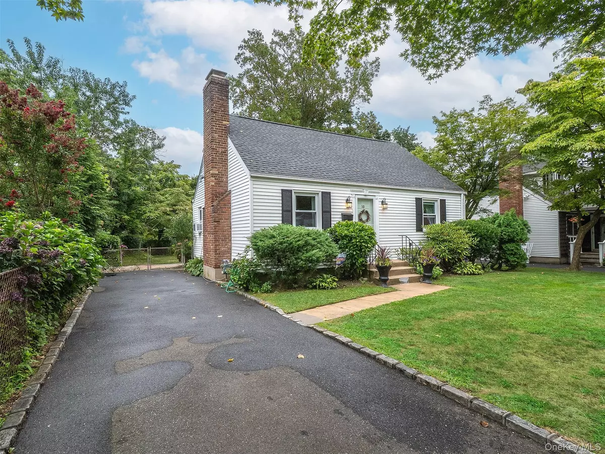 Glen Cove, NY 11542,10 Timber RD