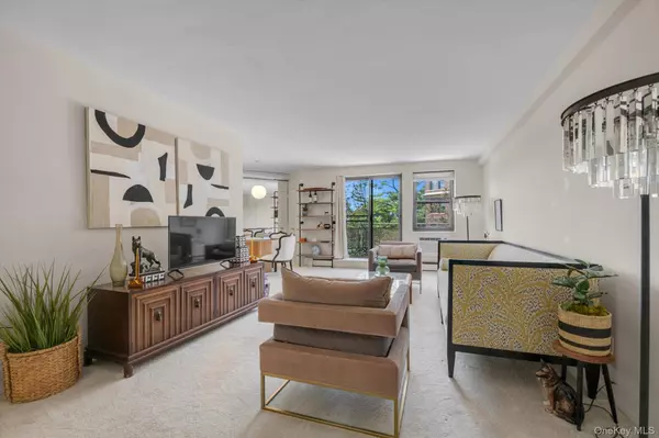 Great Neck, NY 11021,5 Schenck AVE #3K