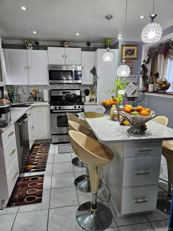 Briarwood, NY 11435,Address not disclosed