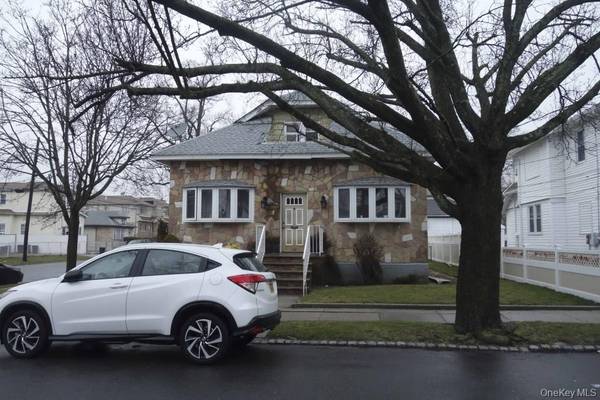 22023 137th AVE, Springfield Gardens, NY 11413